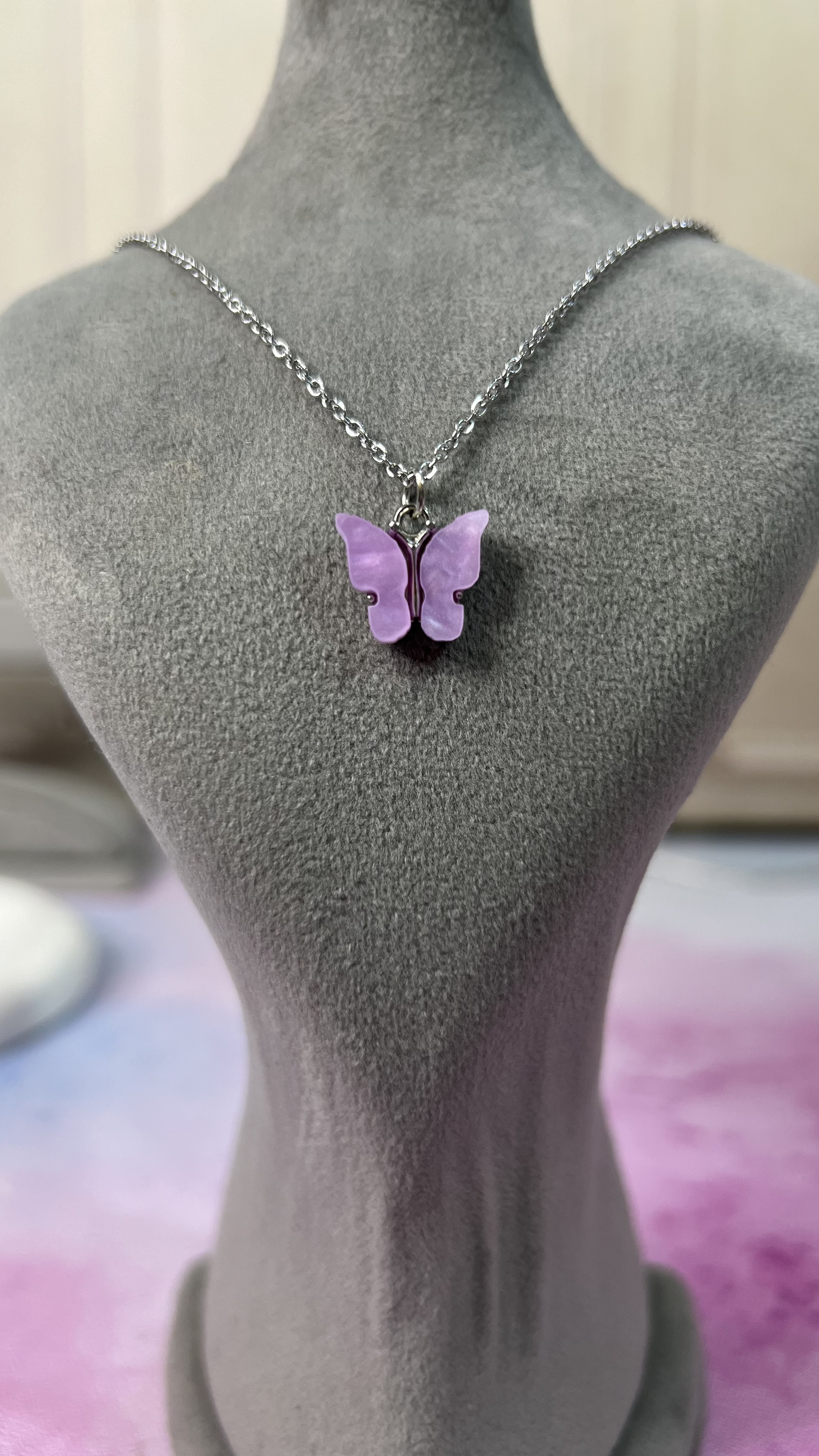 گردنبند زنانه پروانه ای مینیمال طرح ابنباتی